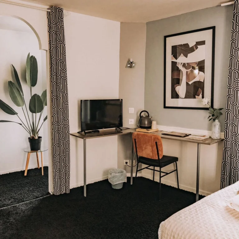 Instagram post from arianehotel_vichy. This post is in position 3.